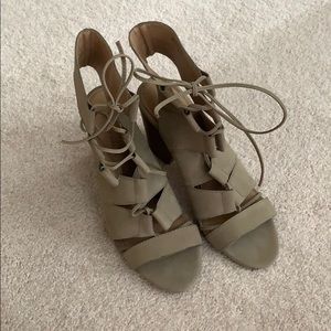 BRAND NEW Splendid block heel strappy sandal